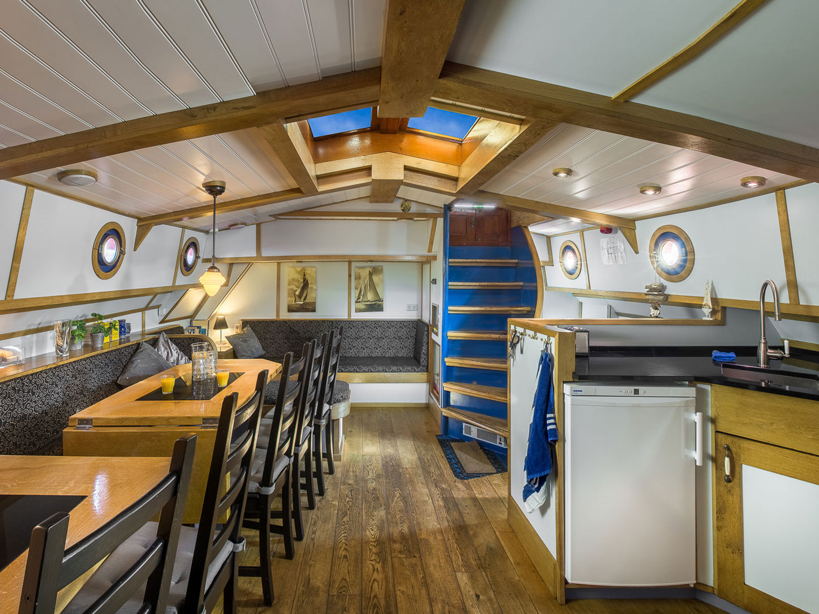 zwarte valk onderdek/below dek/ unterdek