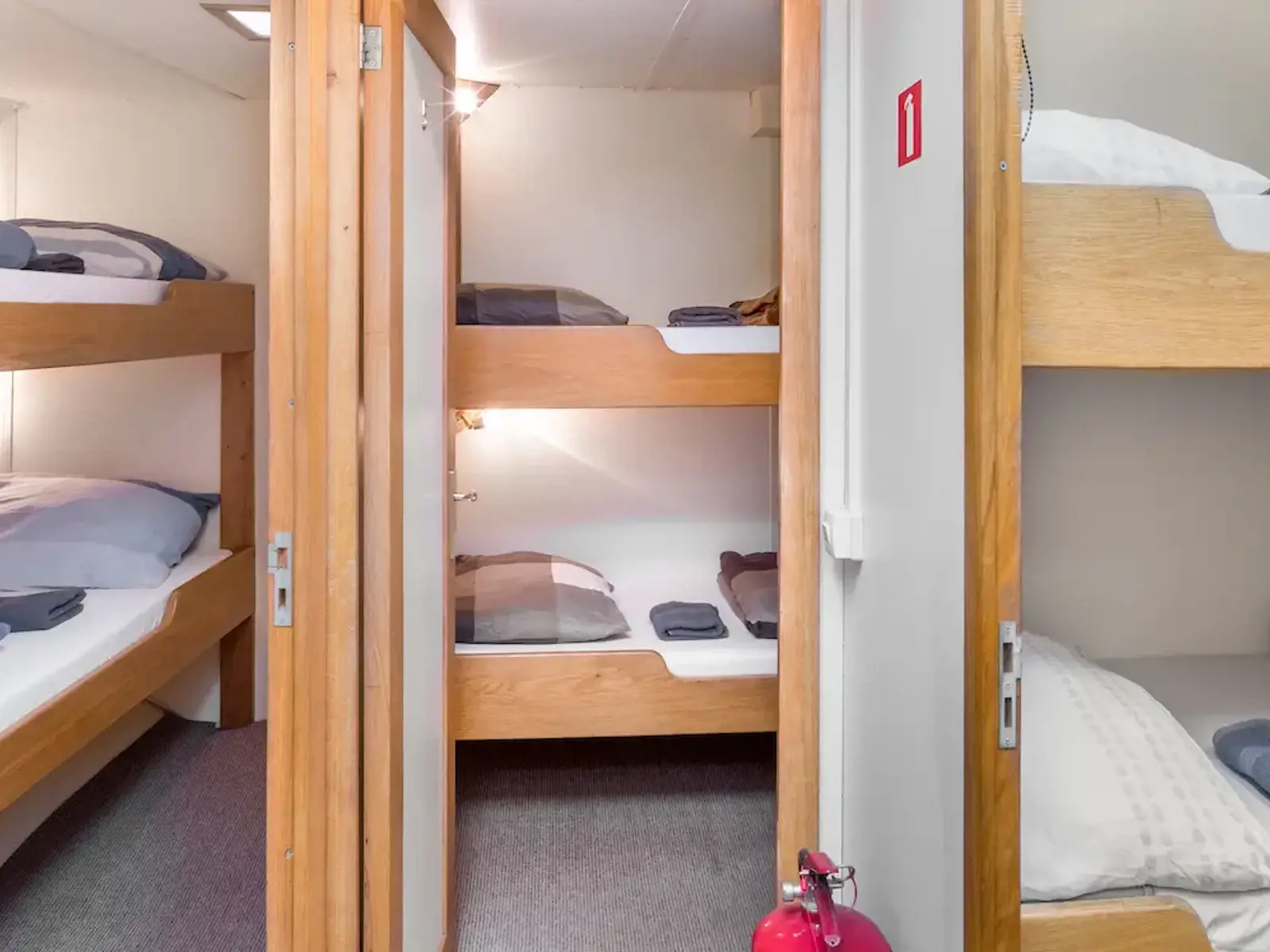 De Vrouw Dina Hutten Kabinen Cabins