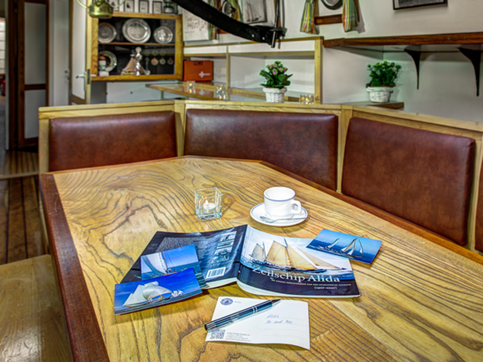 Alida eettafel / table / tisch