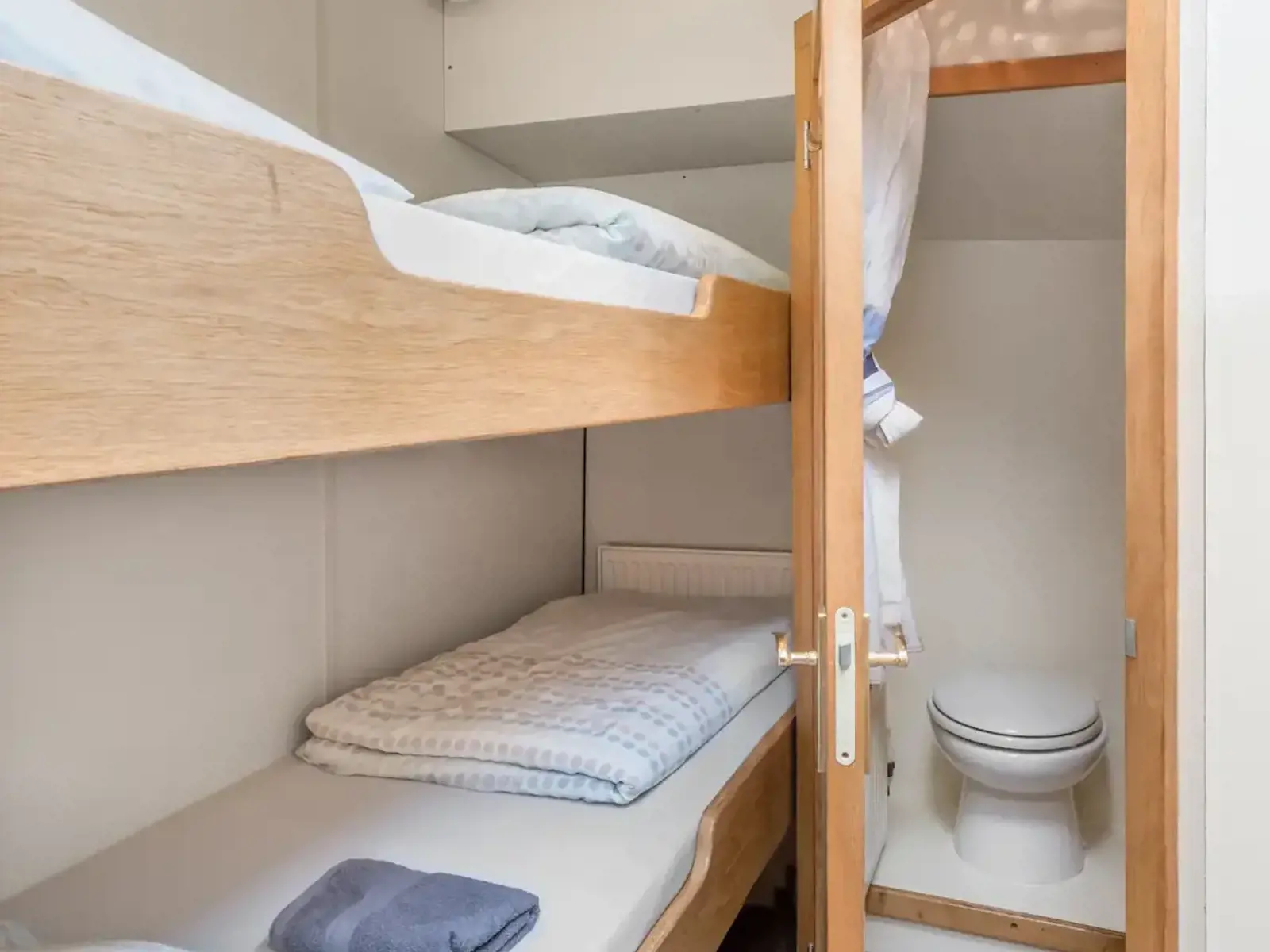 De Vrouw Dina Hut Kabine Cabin 2 P