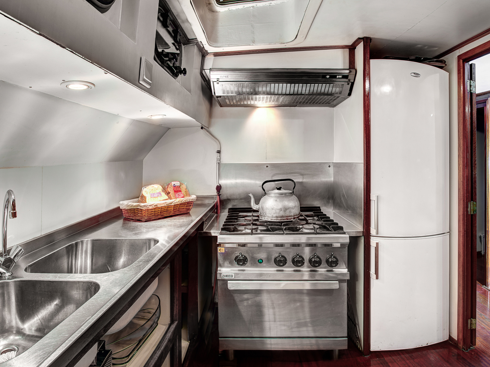 Vliegende Hollander kombuis, Kombuese, Galley