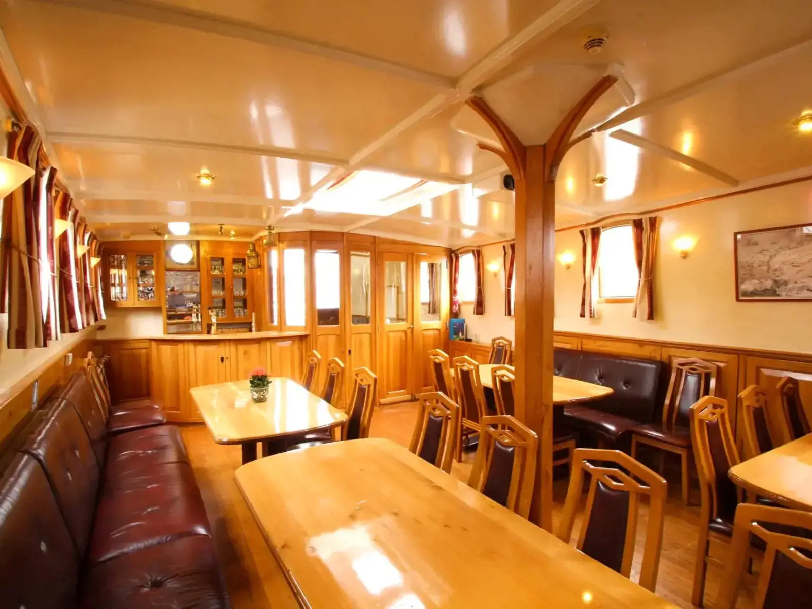 Tsjerk Hiddes Kuip Salon Bar