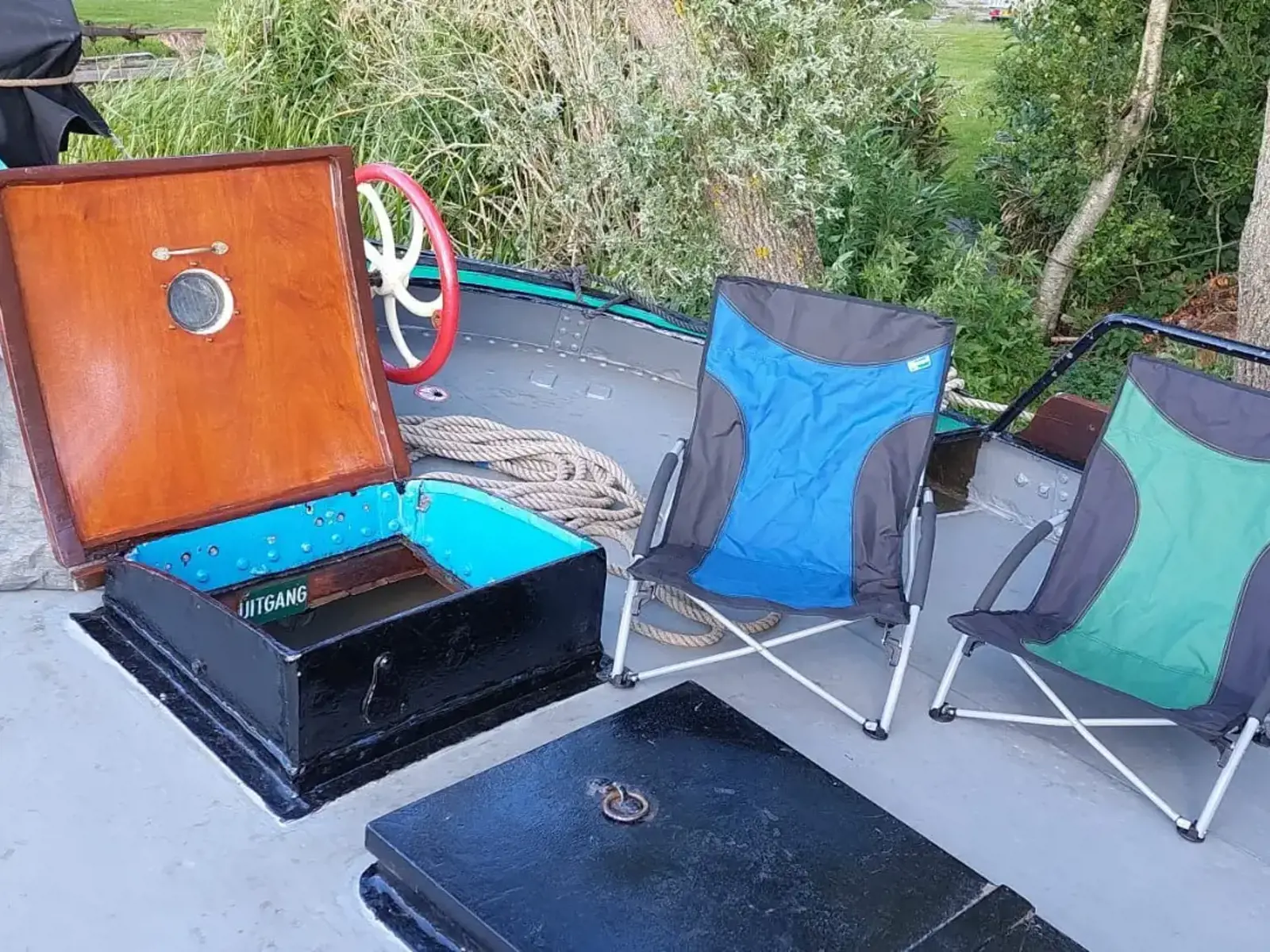  Trouwe Hulp Aan Dek An Deck On Deck