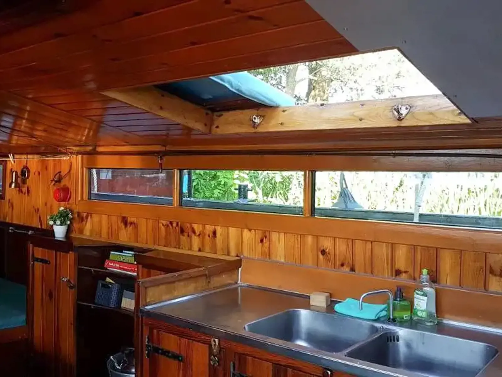 Trouwe Hulp Kombuis Kombuese Galley