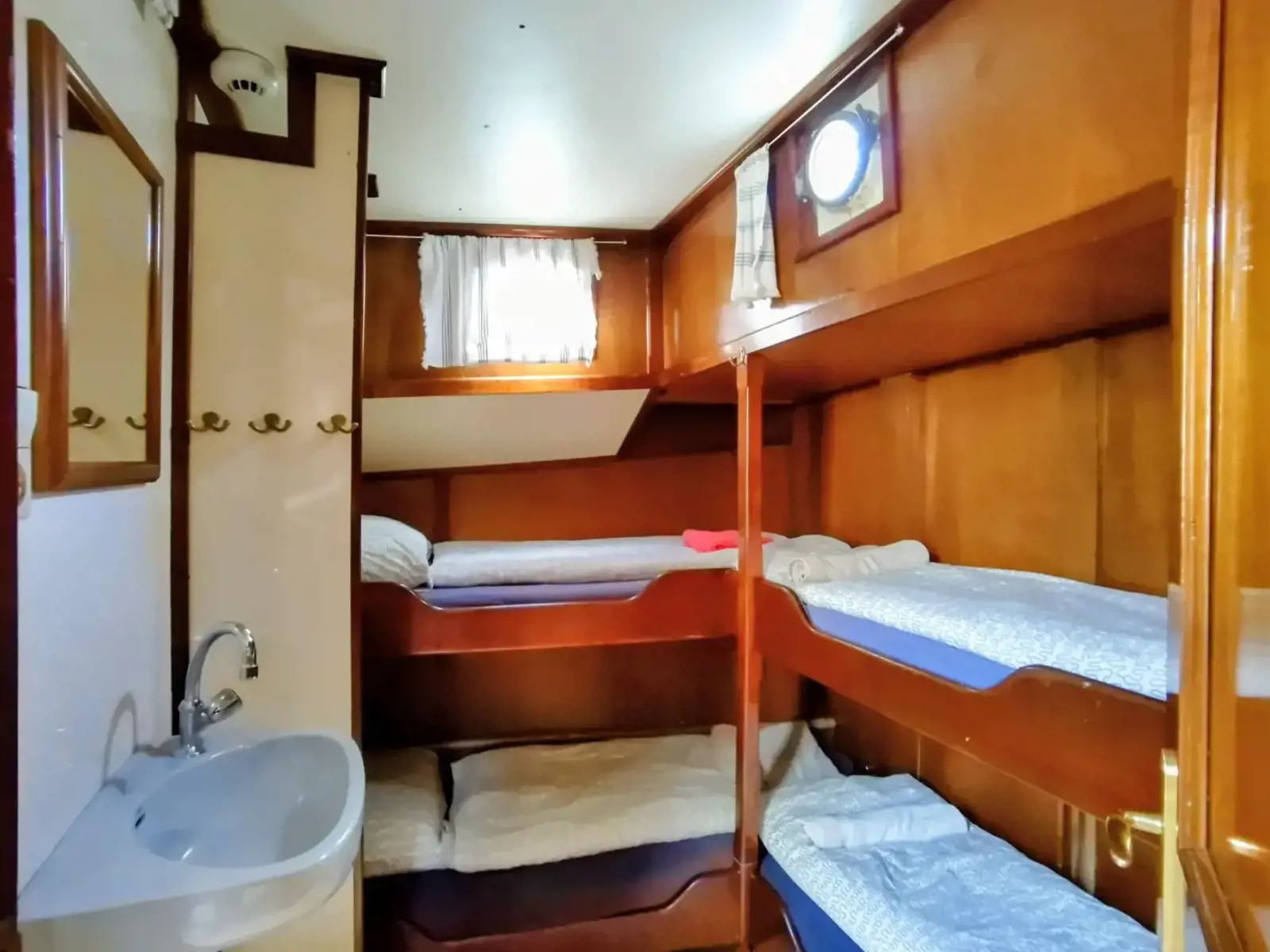 Isis Vierpersoons Hut Vierer Kabine Cabin For 4 Persons