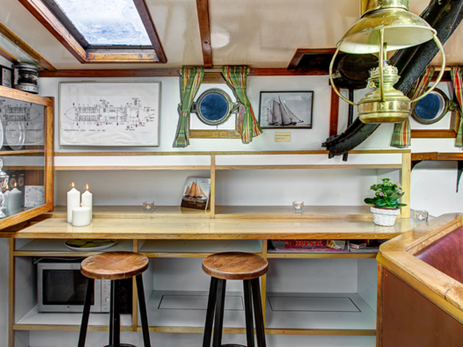 Alida binnen / in side / drinen