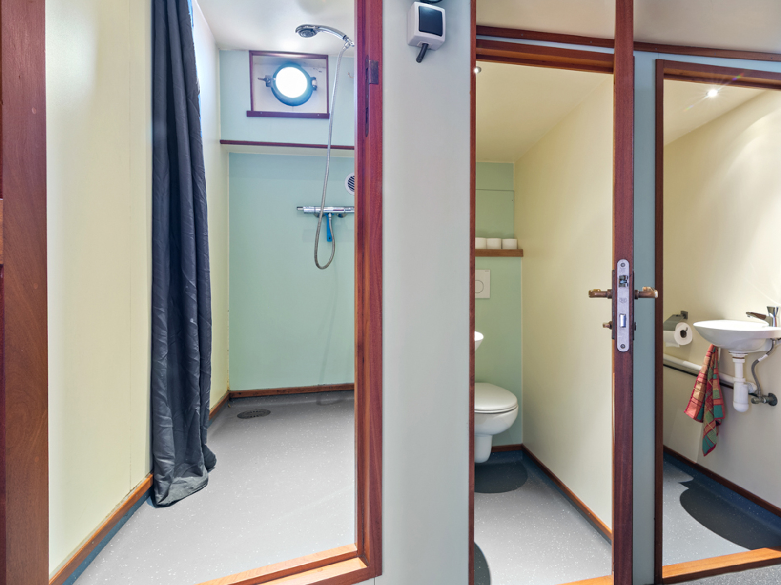 Jeppe Van Schier Sanitair Sanitaeranlagen Sanitary
