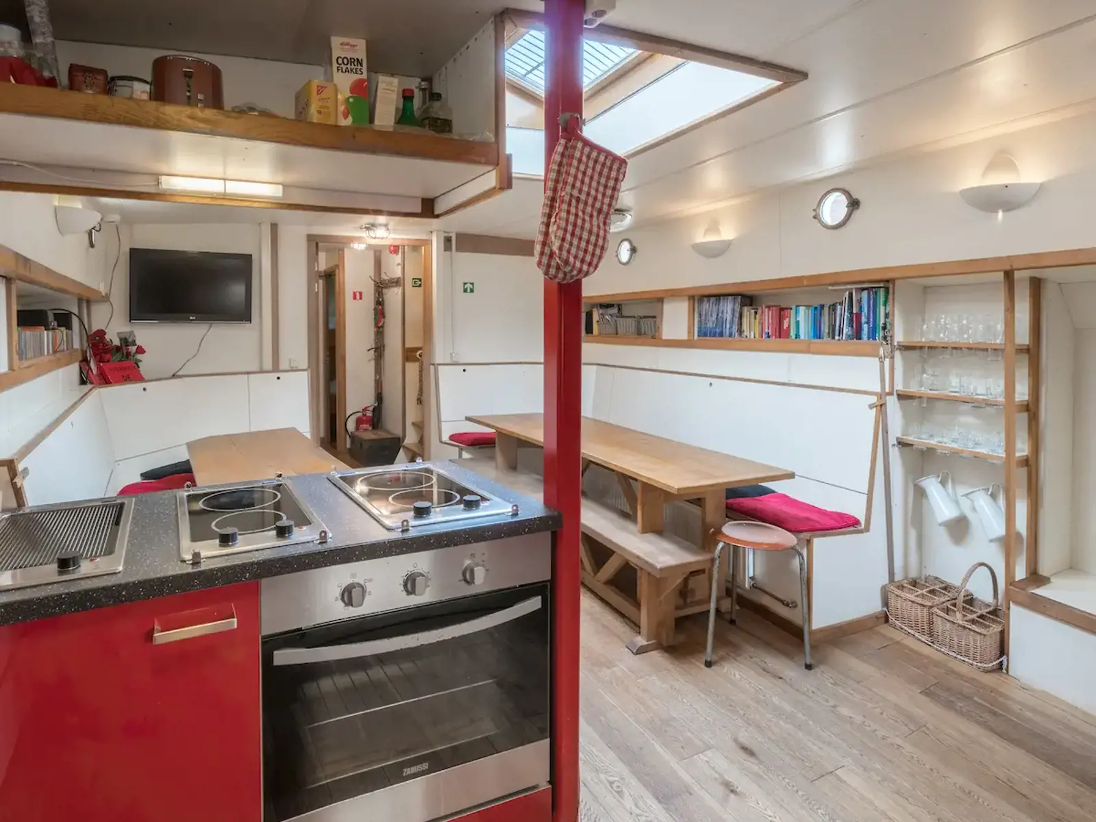 De Vrouw Dina Kombuis Kombuese Galley