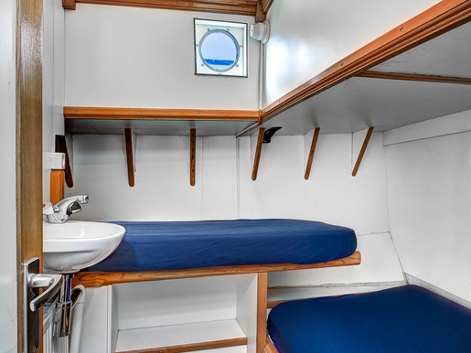 Alida hut stappelbed / Stockbed