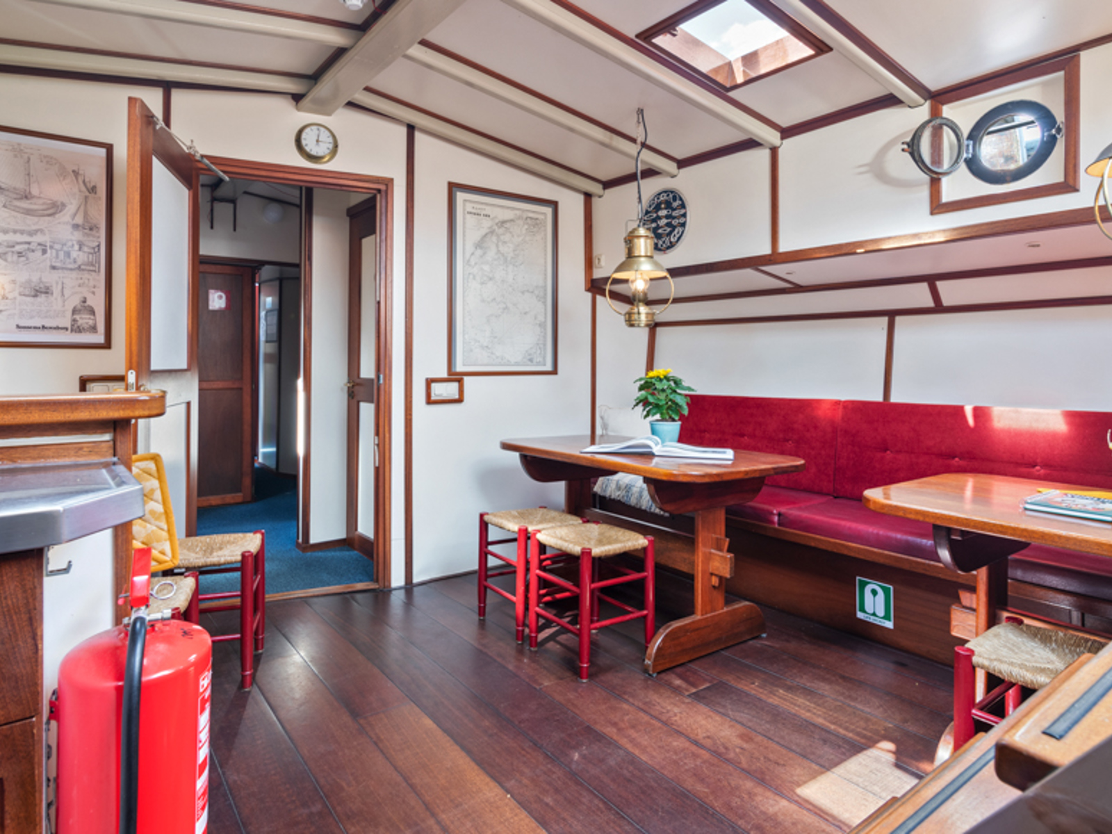 Middelsee Onderdeks Unter Deck Below Deck