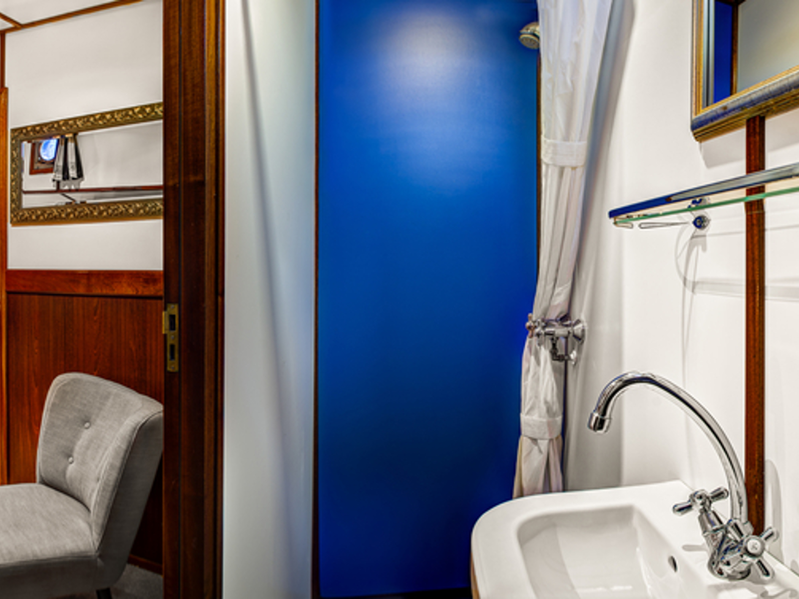 Mare Van Fryslan duche / shower