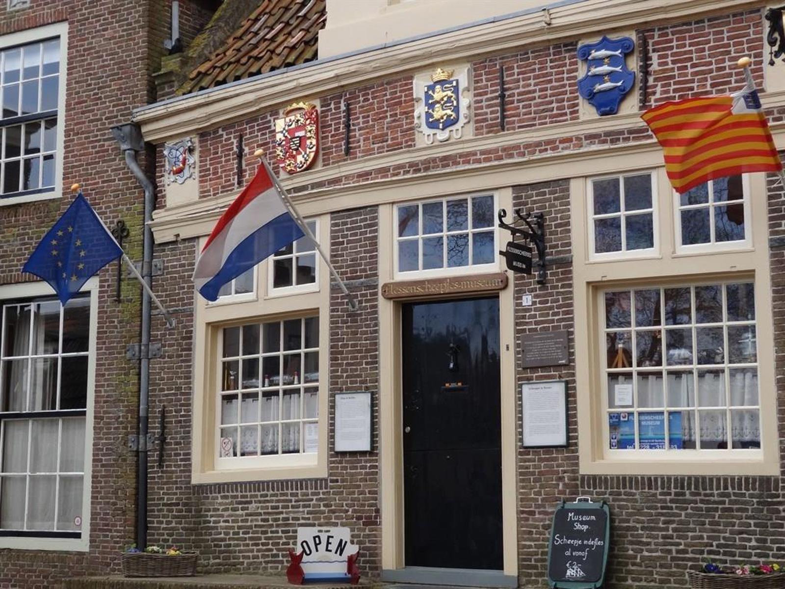 Enkhuizen Spuihuisje & Flessenscheepjes museum