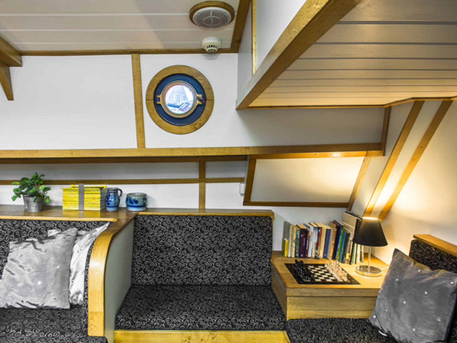 Zwarte Valk Chill corner / leeshoek