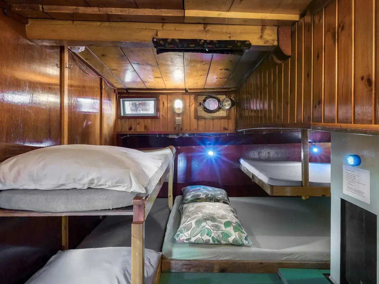 Trouwe Hulp Hut Kabine Cabin