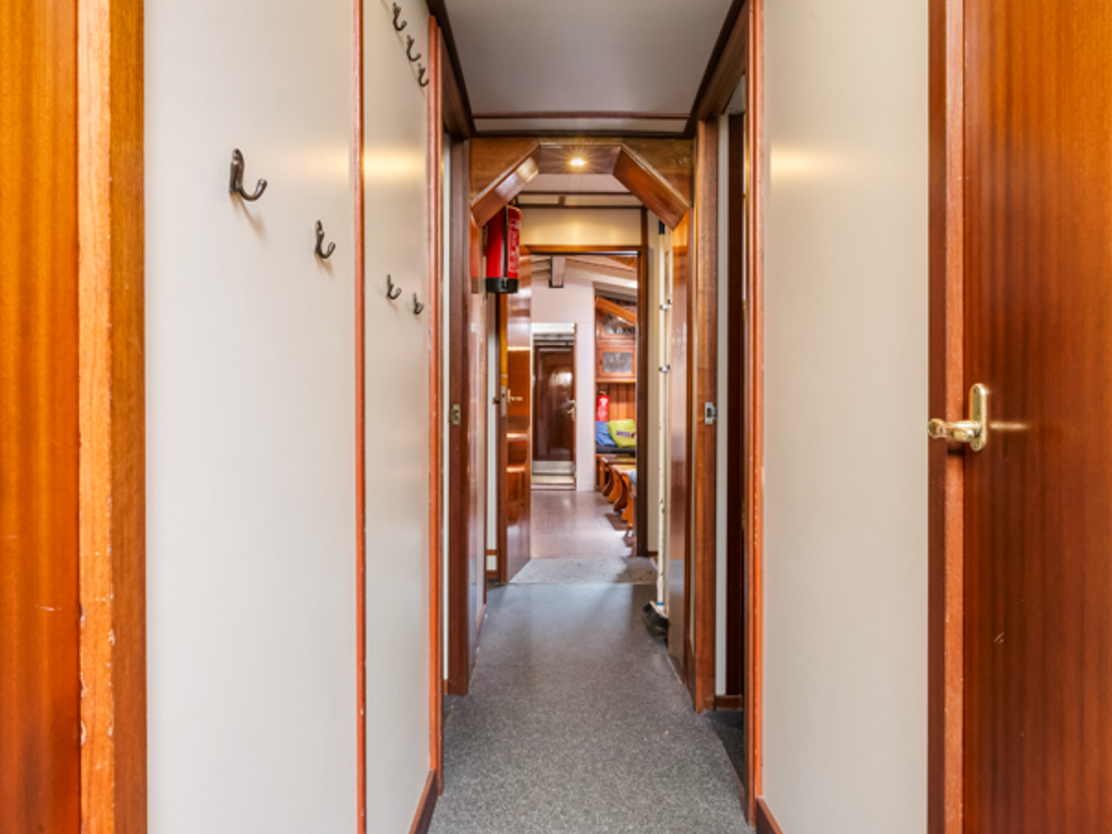 Vriendentrouw Gang Hallway