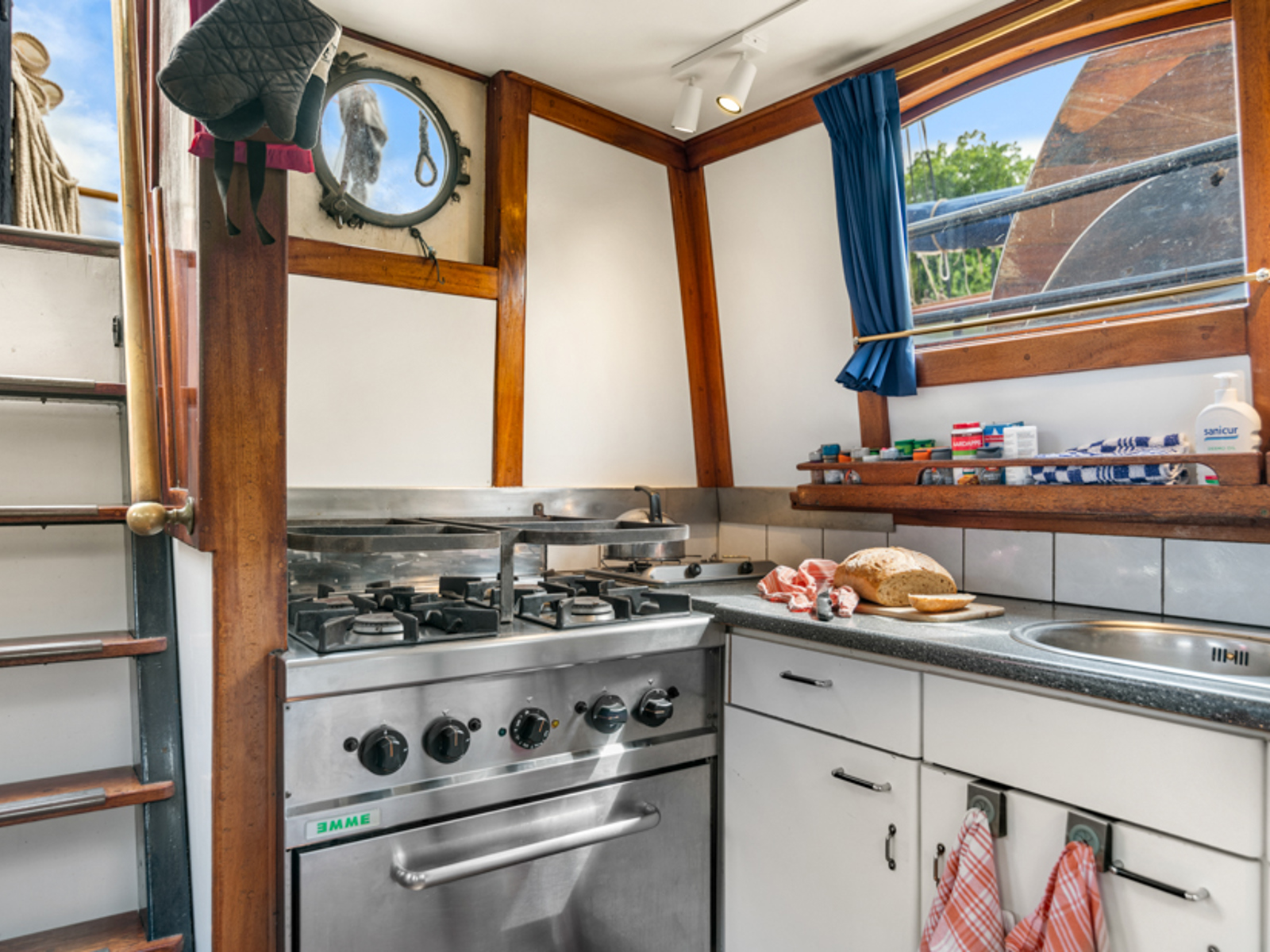 Sperwer  Kombuis Kombuese Galley