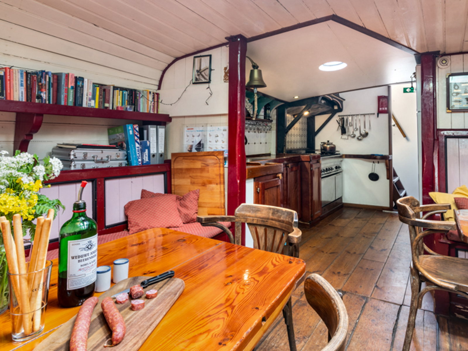 Balder Onderdeks Unter Deck Below Deck