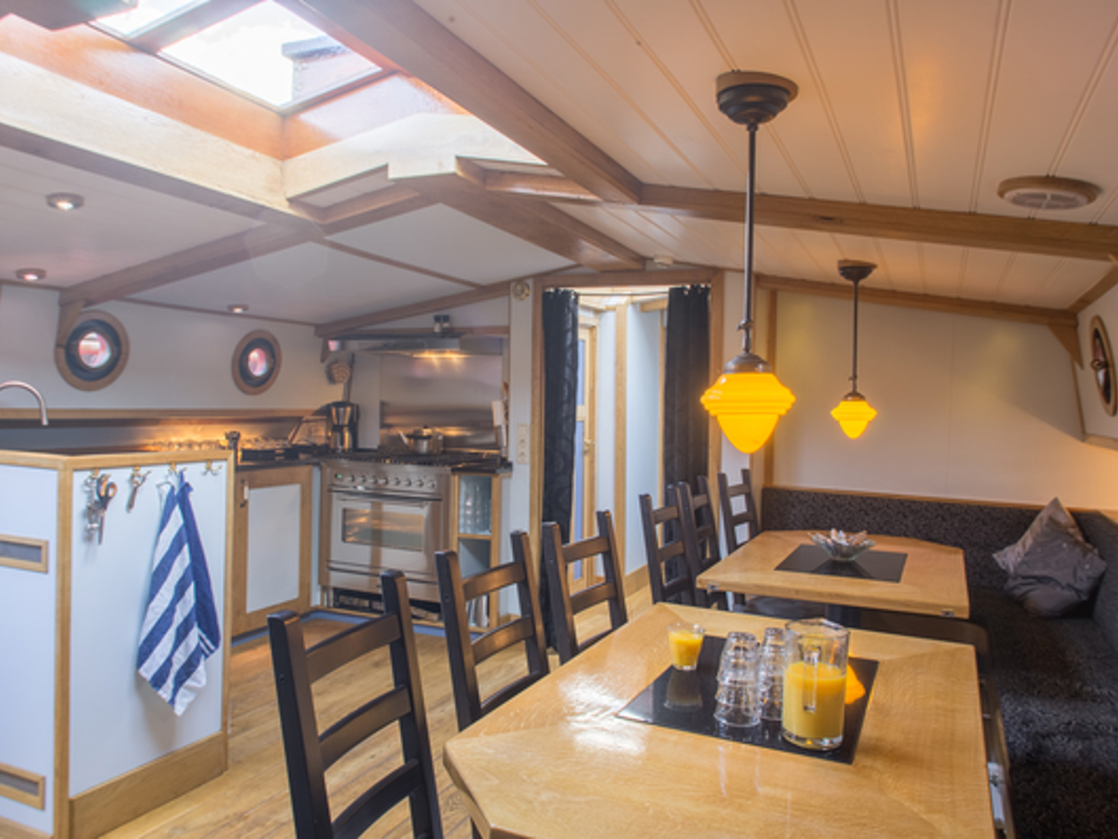 Zwarte Valk Tafel / table / Tisch