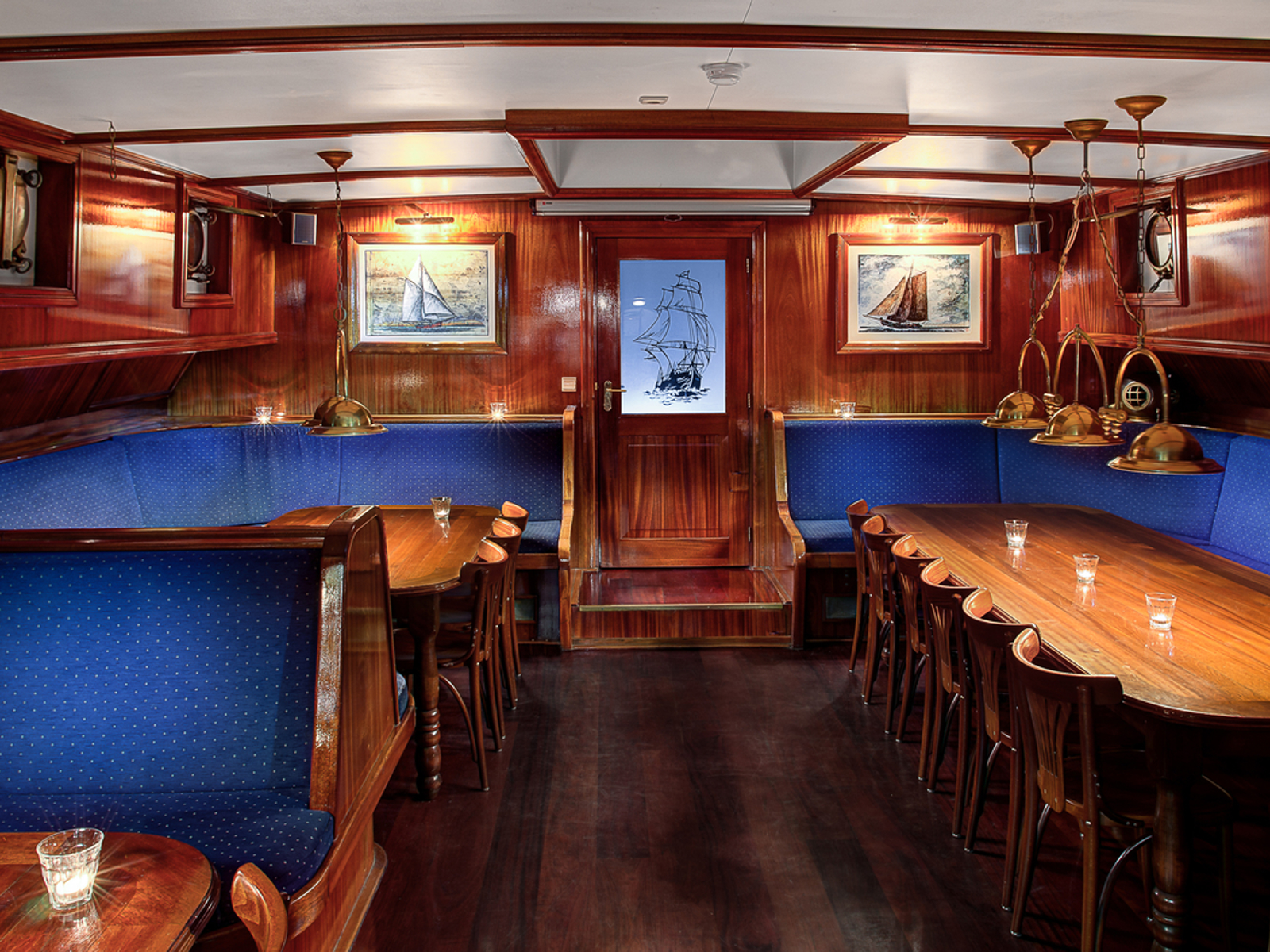 onderdeks, unterdeks, below dek salon