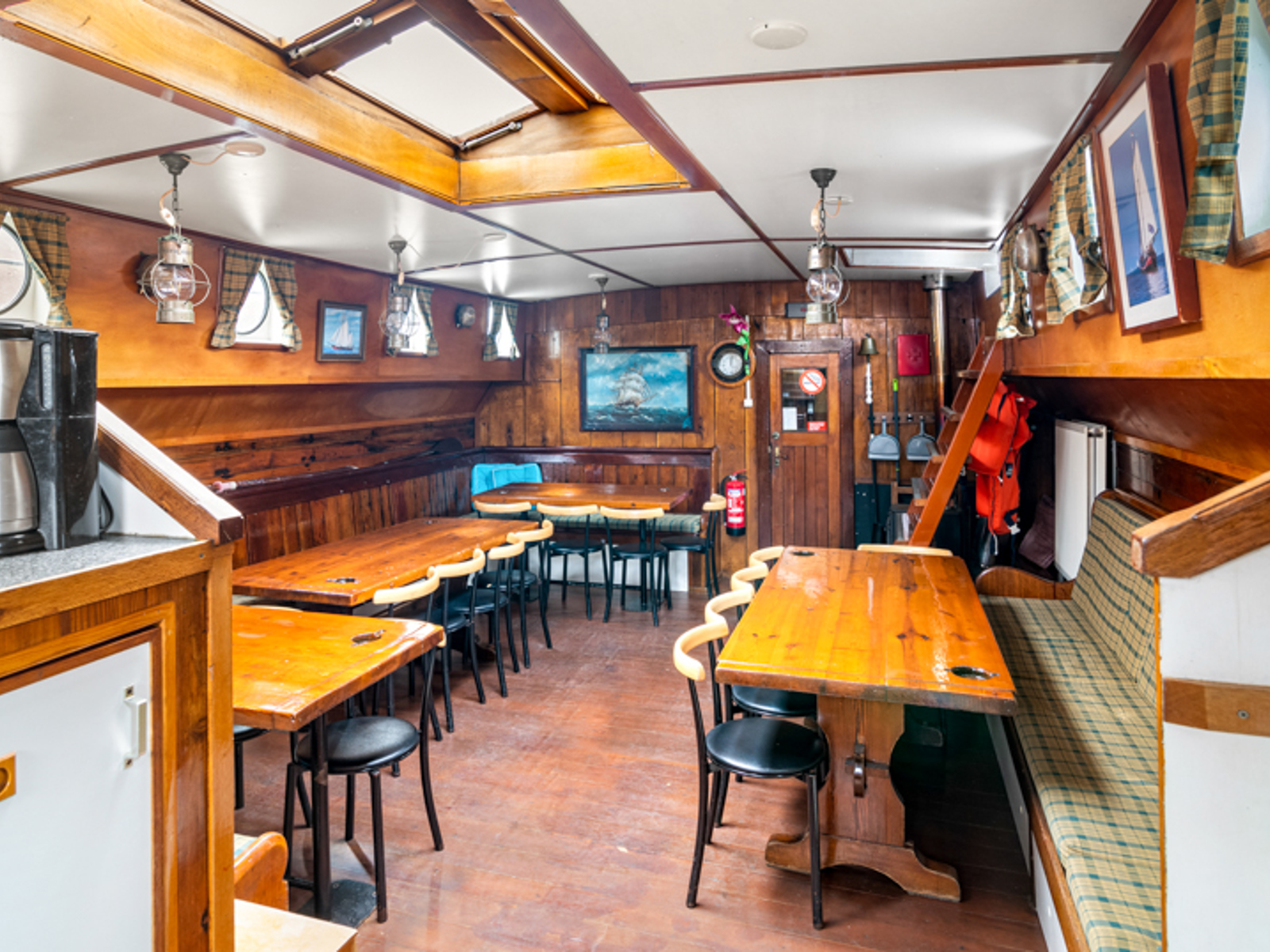 Zeester Onderdeks Unter Deck Below Deck