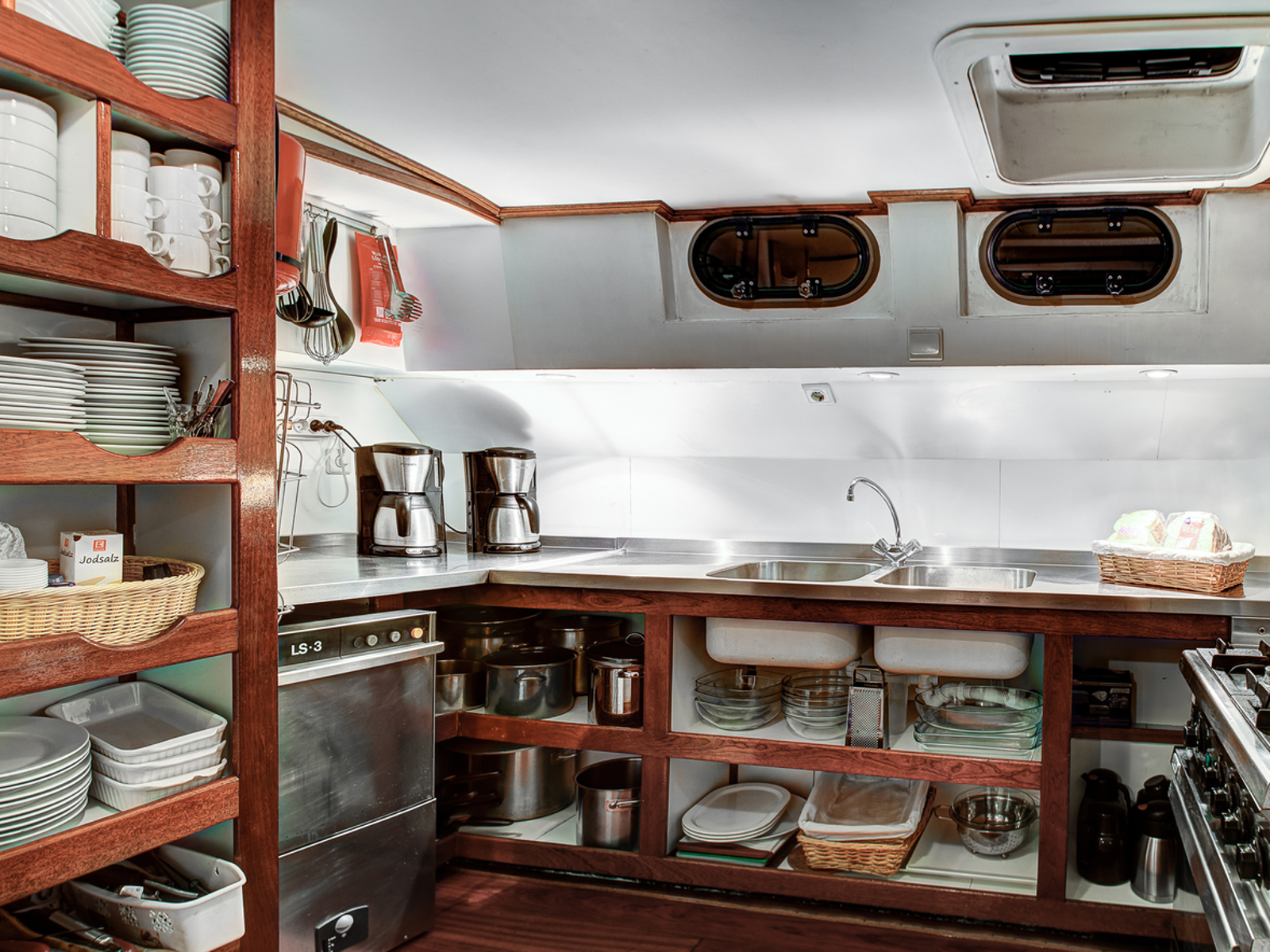 Vliegende Hollander kombuis, Kombuese, Galley