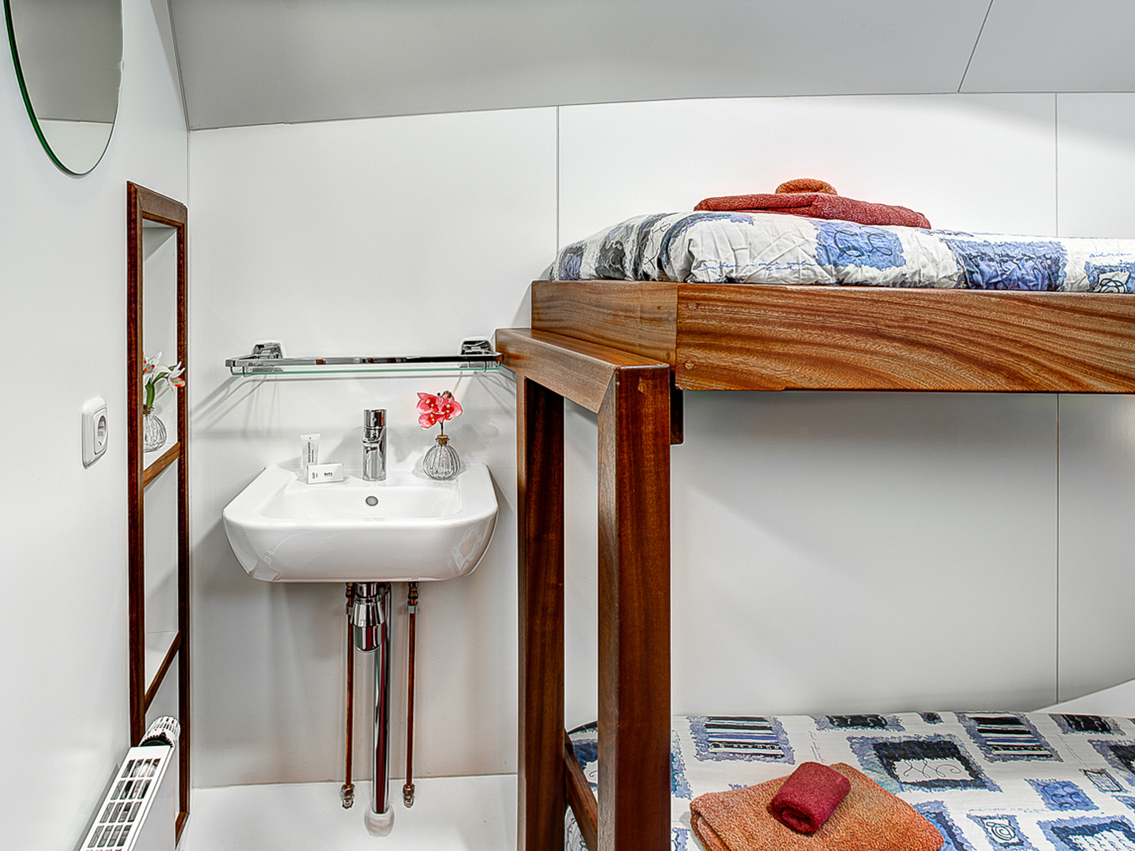 Elizabeth Hut, Kabine, Cabin wasbak